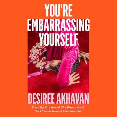 You’re Embarrassing Yourself – omslag van het luisterboek van Desiree Akhavan