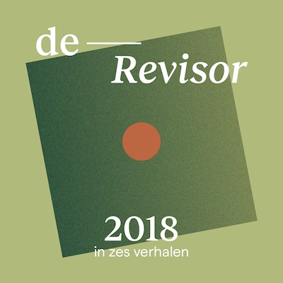 De Revisor – omslag van het luisterboek van Mathijs Deen, Sanneke van Hassel, Mirjam Van Hengel