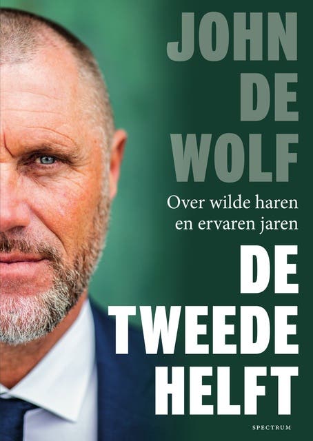 De tweede helft: Over wilde haren en ervaren jaren – omslag van het luisterboek van John de Wolf,Nathan Vos