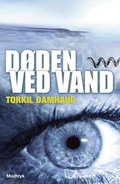 Døden ved vand – omslag til lydbogen af Torkil Damhaug