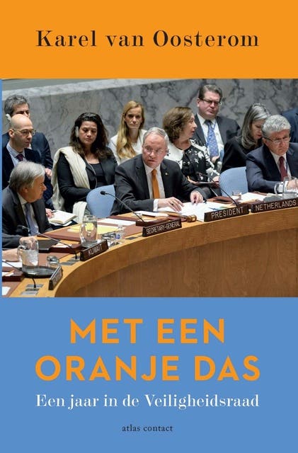 Met een oranje das: Een jaar in de veiligheidsraad – omslag van het luisterboek van Karel van Oosterom