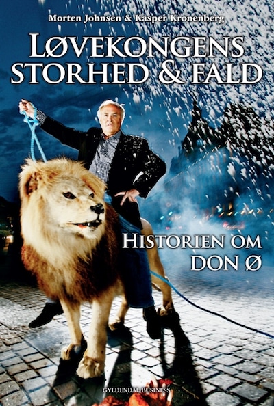 Løvekongens storhed og fald – omslag til lydbogen af Kasper Kronenberg, Morten Johnsen