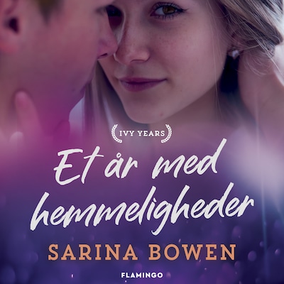 Et år med hemmeligheder – omslag til lydbogen af Sarina Bowen