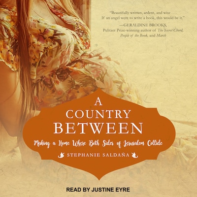 A Country Between – omslag til lydbogen af Stephanie Saldaña