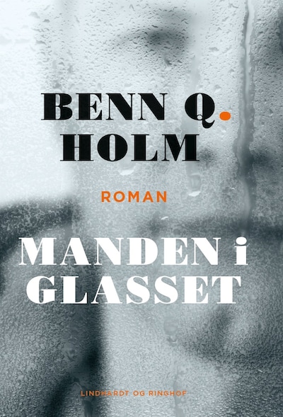 Manden i glasset – omslag til lydbogen af Benn Q. Holm
