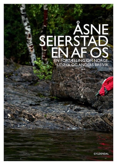 En af os – omslag til lydbogen af Åsne Seierstad