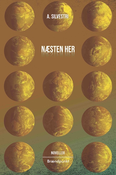 Næsten her – omslag til lydbogen af A. Silvestri