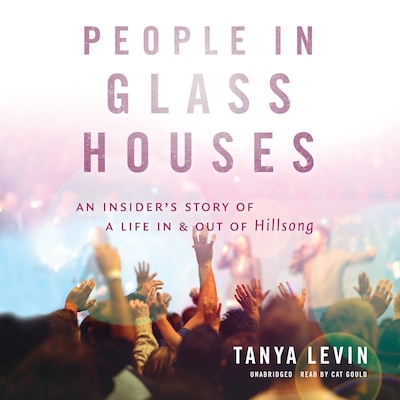 People in Glass Houses – omslag til lydbogen af Tanya Levin