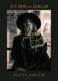 En bok av dagar – omslag till ljudboken av Patti Smith