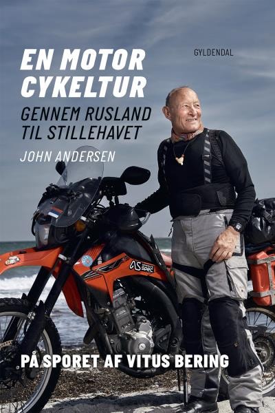 En motorcykeltur gennem Rusland til Stillehavet – omslag til lydbogen af John Andersen