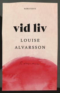 Vid liv – omslag till ljudboken av Louise Alvarsson