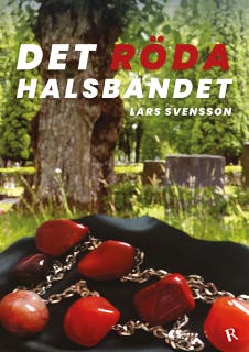 Det röda halsbandet – omslag till ljudboken av Lars Svensson