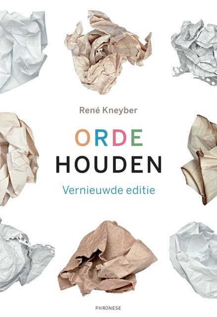 Orde houden: Vernieuwde editie – omslag van het luisterboek van René Kneyber