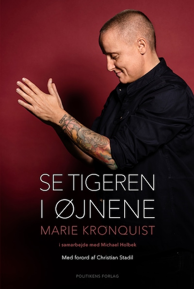 Se tigeren i øjnene – omslag til lydbogen af Michael Holbek, Marie Kronquist