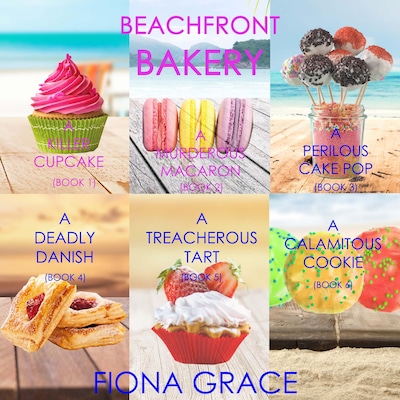 A Beachfront Bakery Cozy Mystery Bundle: A Killer Cupcake (#1), A Murderous Macaron (#2), A Perilous Cake Pop (#3), A Deadly Danish (#4), A Treacherous Tart (#5), and A Calamitous Cookie (#6) – omslag til lydbogen af Fiona Grace