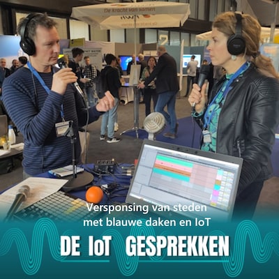 Versponsing van steden met blauwe daken en IoT – omslag van het luisterboek van Robert Heerekop
