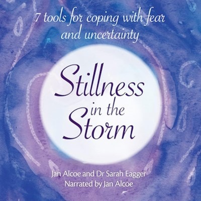 Stillness in the Storm – 7 tools for coping with fear and uncertainty – omslag til lydbogen af Jan Alcoe, Dr Sarah Eagger