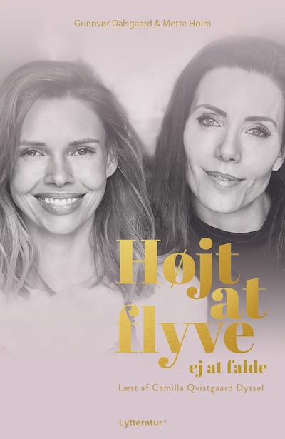 Højt at flyve - ej at falde – omslag til lydbogen af Mette Holm og Gunnvør Dalsgaard