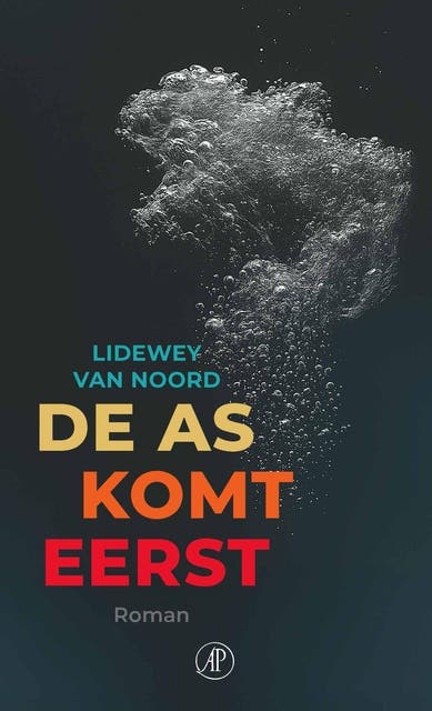De as komt eerst – omslag van het luisterboek van Lidewey van Noord