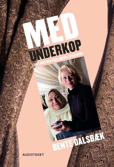 Med underkop – omslag til lydbogen af Bente Dalsbæk