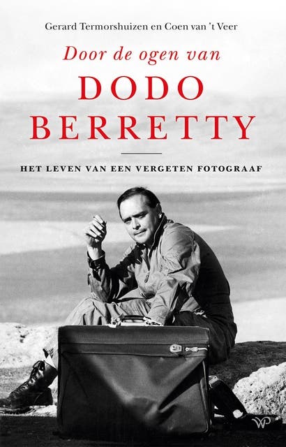 Door de ogen van Dodo Berretty: Het leven van een vergeten fotograaf – omslag van het luisterboek van Coen van ’t Veer,Gerard Termorshuizen
