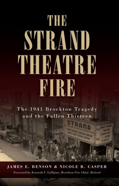 The Strand Theatre Fire: The 1941 Brockton Tragedy and the Fallen Thirteen – omslag til lydbogen af James E Benson, Kenneth F Galligan Brockton Fire Chief Retired