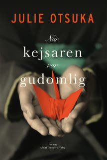 När kejsaren var gudomlig – omslag till ljudboken av Julie Otsuka