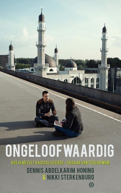 Ongeloofwaardig: hoe ik mezelf radicaliseerde - en daar van terugkwam – omslag van het luisterboek van Dennis Abdelkarim Honing,Nikki Sterkenburg