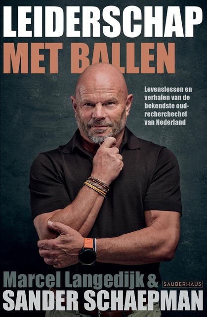 Sander Schaepman; Leiderschap met ballen: Levenslessen en verhalen van de bekendste oud-recherchechef van Nederland – omslag van het luisterboek van Marcel Langedijk,Sander Schaepman
