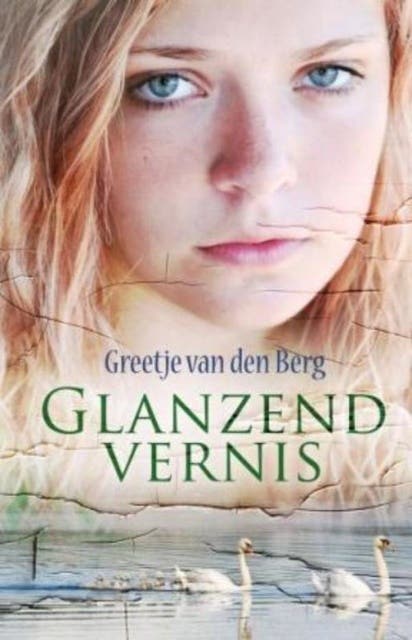 Glanzend vernis | – omslag van het luisterboek van Greetje van den Berg