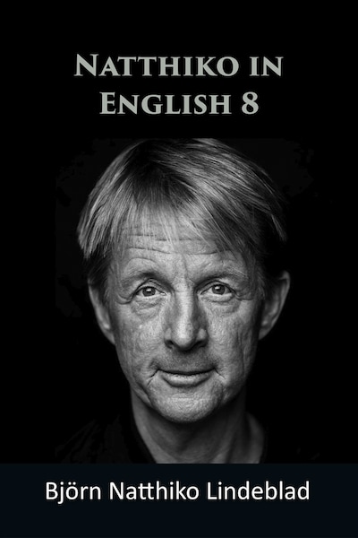 Natthiko in English 8 – omslag til lydbogen af Björn Natthiko Lindeblad
