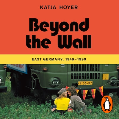Beyond the Wall – omslag til lydbogen af Katja Hoyer