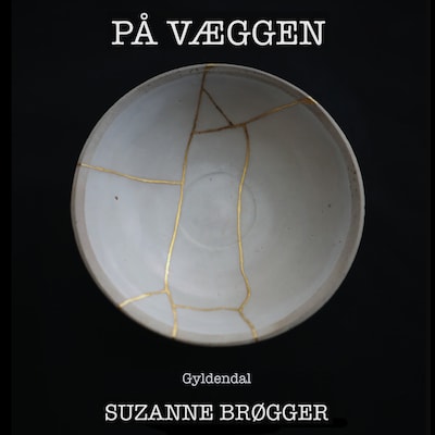 På væggen – omslag til lydbogen af Suzanne Brøgger