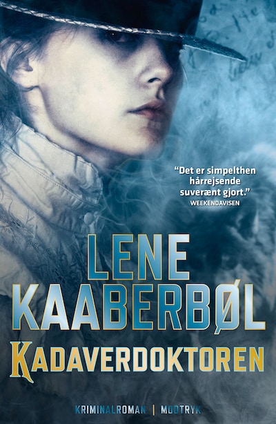 Kadaverdoktoren – omslag til lydbogen af Lene Kaaberbøl