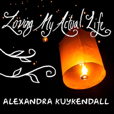 Loving My Actual Life – omslag til lydbogen af Alexandra Kuykendall