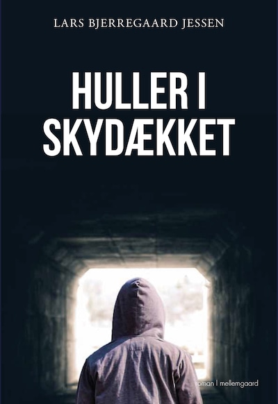 HULLER I SKYDÆKKET – omslag til lydbogen af Lars Bjerregaard Jessen