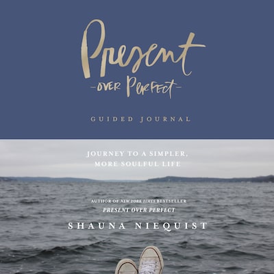 Present Over Perfect Guided Journal – omslag til lydbogen af Shauna Niequist