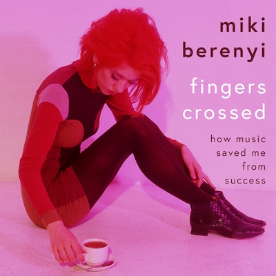 Fingers Crossed: How Music Saved Me from Success – omslag till ljudboken av Miki Berenyi