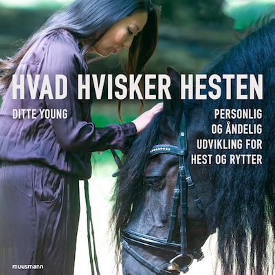 Hvad hvisker hesten? - Personlig og åndelig udvikling for hest og rytter – omslag til lydbogen af Ditte Young