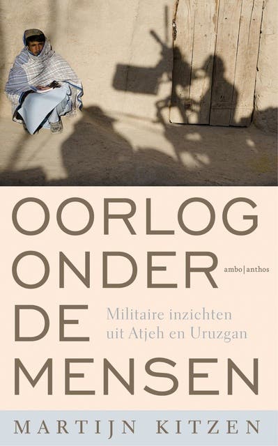 Oorlog onder de mensen – omslag van het luisterboek van Martijn Kitzen