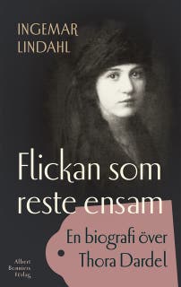 Flickan som reste ensam : En biografi över Tora Dardel – omslag till ljudboken av Ingemar Lindahl