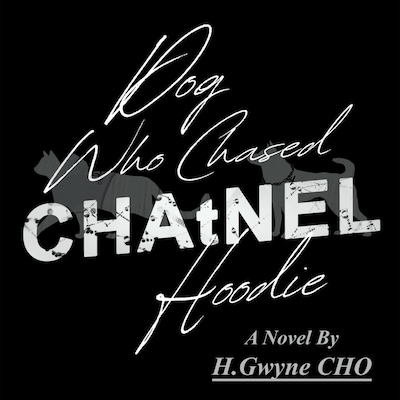 Dog Who Chased CHAtNEL Hoodie – omslag til lydbogen af H.Gwyne CHO