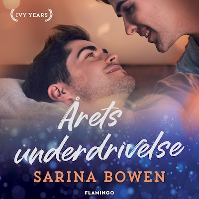 Årets underdrivelse – omslag til lydbogen af Sarina Bowen