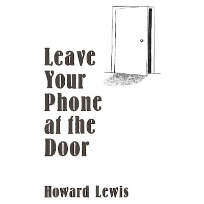 Leave Your Phone at the Door – omslag til lydbogen af Howard Lewis