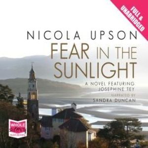 Fear in the Sunlight – okładka audiobooka, autor Nicola Upson