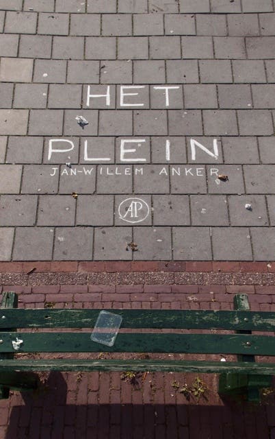 Het plein: lokaal dagboek – omslag van het luisterboek van Jan-Willem Anker
