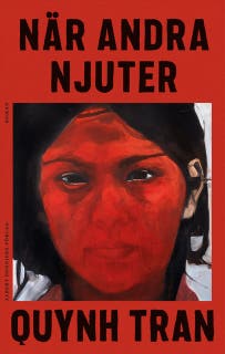 När andra njuter – omslag till ljudboken av Quynh Tran