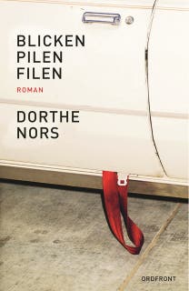 Blicken, pilen, filen – omslag till ljudboken av Dorthe Nors