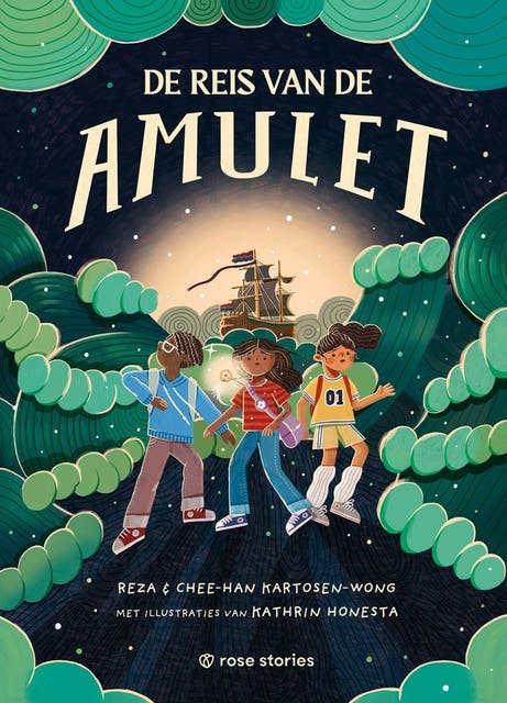 De reis van de amulet – omslag van het luisterboek van Chee-Han Kartosen-Wong,Reza Kartosen-Wong