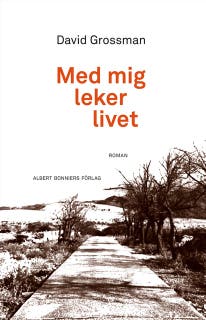 Med mig leker livet – omslag till ljudboken av David Grossman